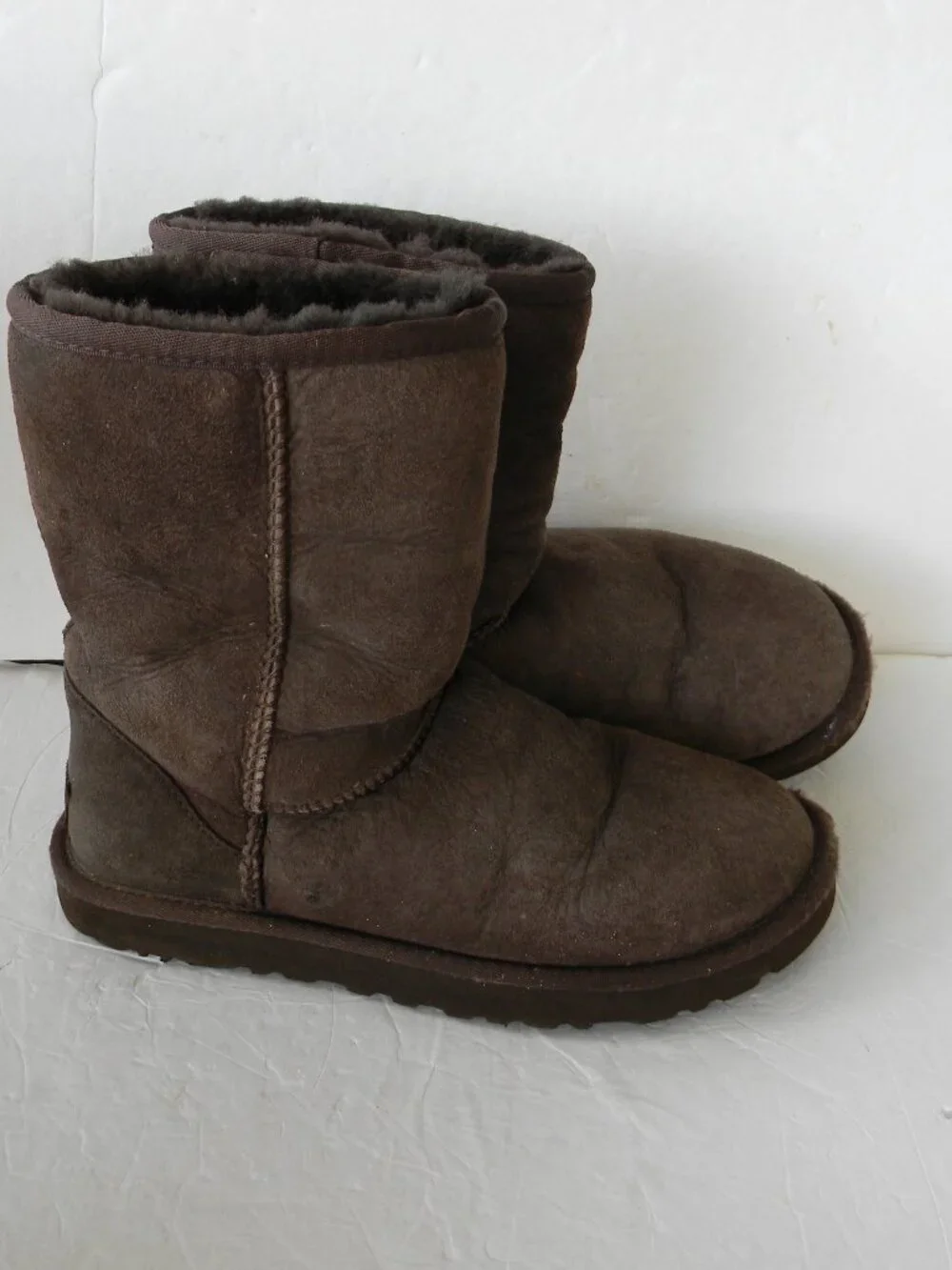 UGG Classic Short Boots DARK BROWN Sheepskin Suede Shearling 5825 Women’s Size 7